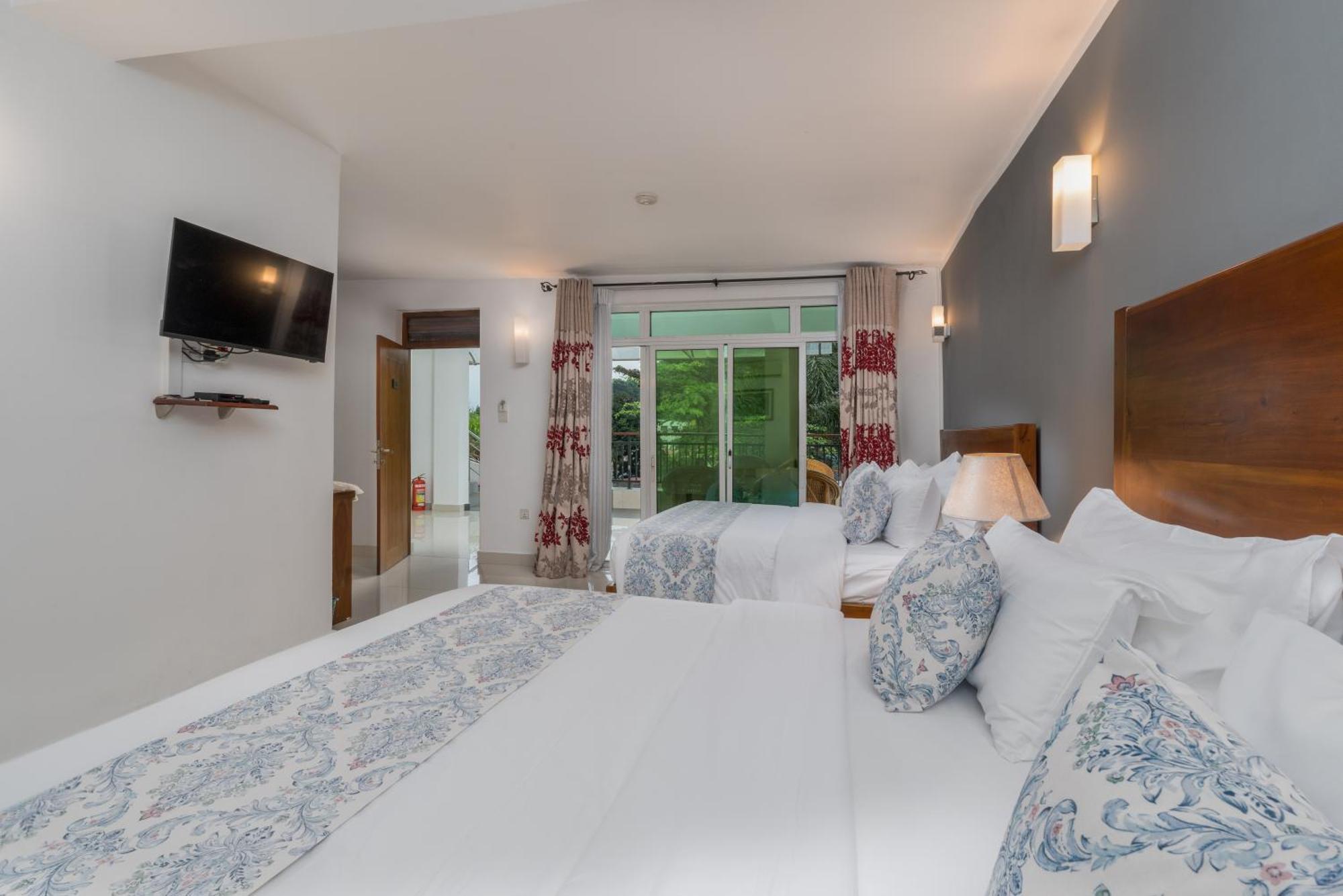 Hotel Travellers Nest Канди Экстерьер фото